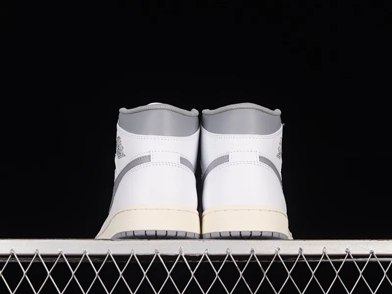 All categories Air Jordan Jordan series basketball shoes Air Jordan 1 Mid G version pure original Air Jordan 1 Mid "Vintage Grey" AJ1 Joe 1 white gray mid-top basketball shoes 554724-135